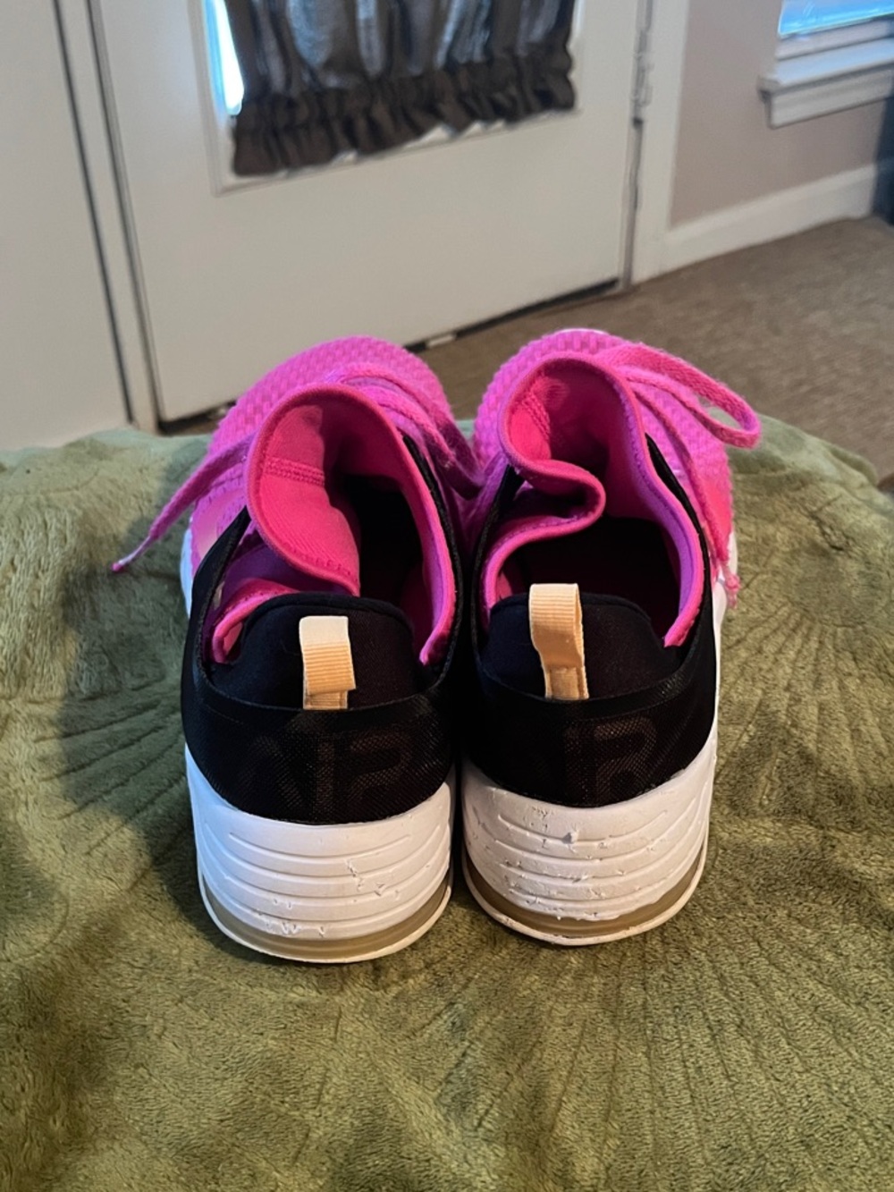 Nike Pink and Black Mesh Running Shoes - Picture 3 of 4